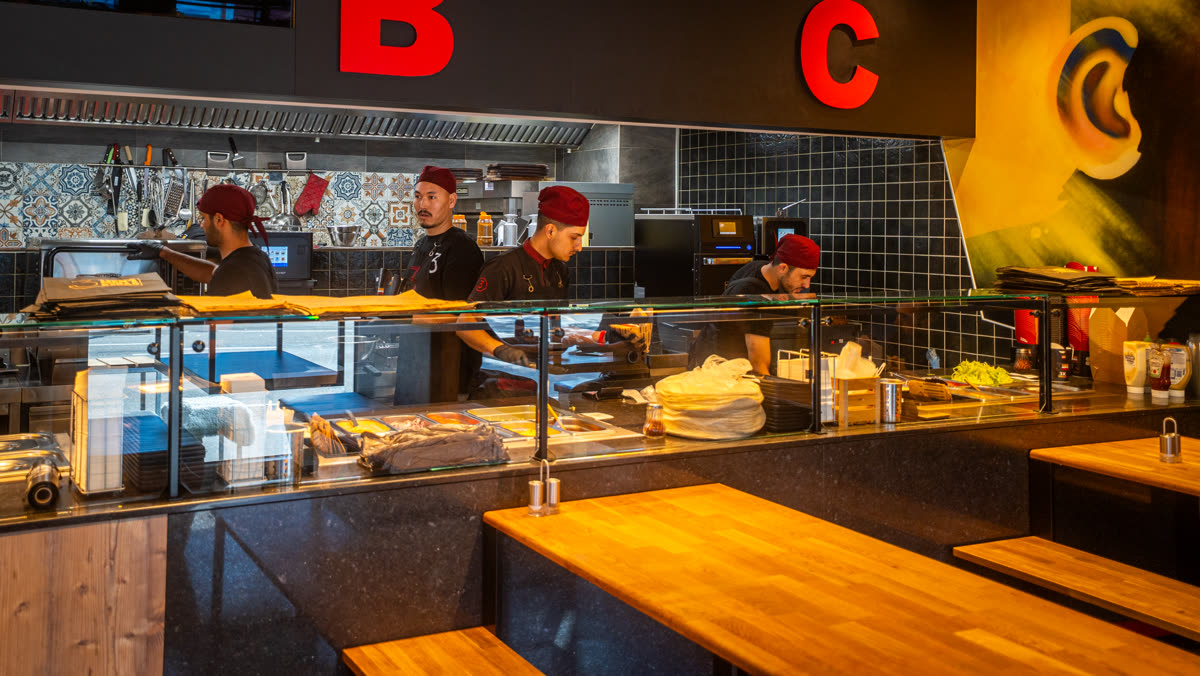 3 Men's Kebab Rapperswil – Theke mit Team
